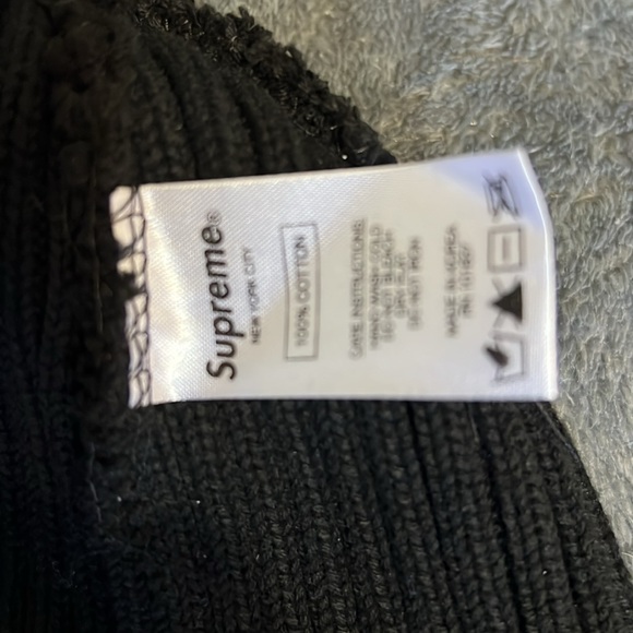 Supreme Black Ribbed Beanie - Picture 3 of 5